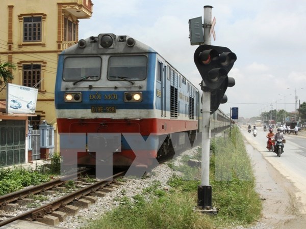 Lo 'gà nhà đá nhau', ngành đường sắt vội hợp nhất vận tải hành khách ảnh 1